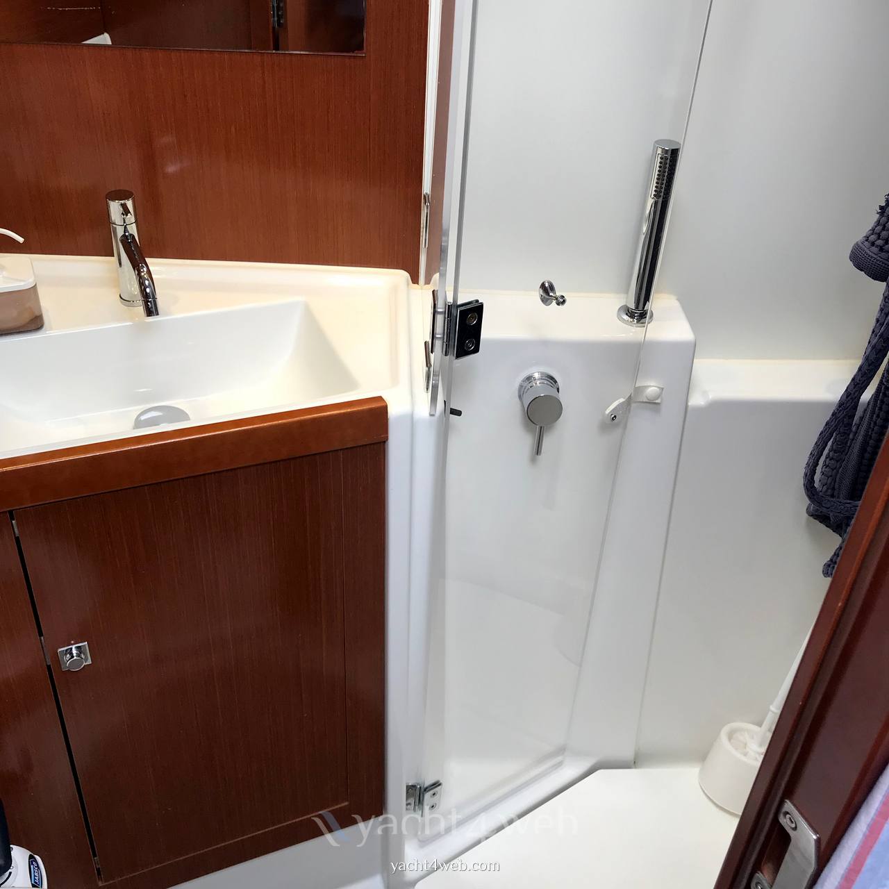 BENETEAU Oceanis 45 - Foto Serviço de higiene 2