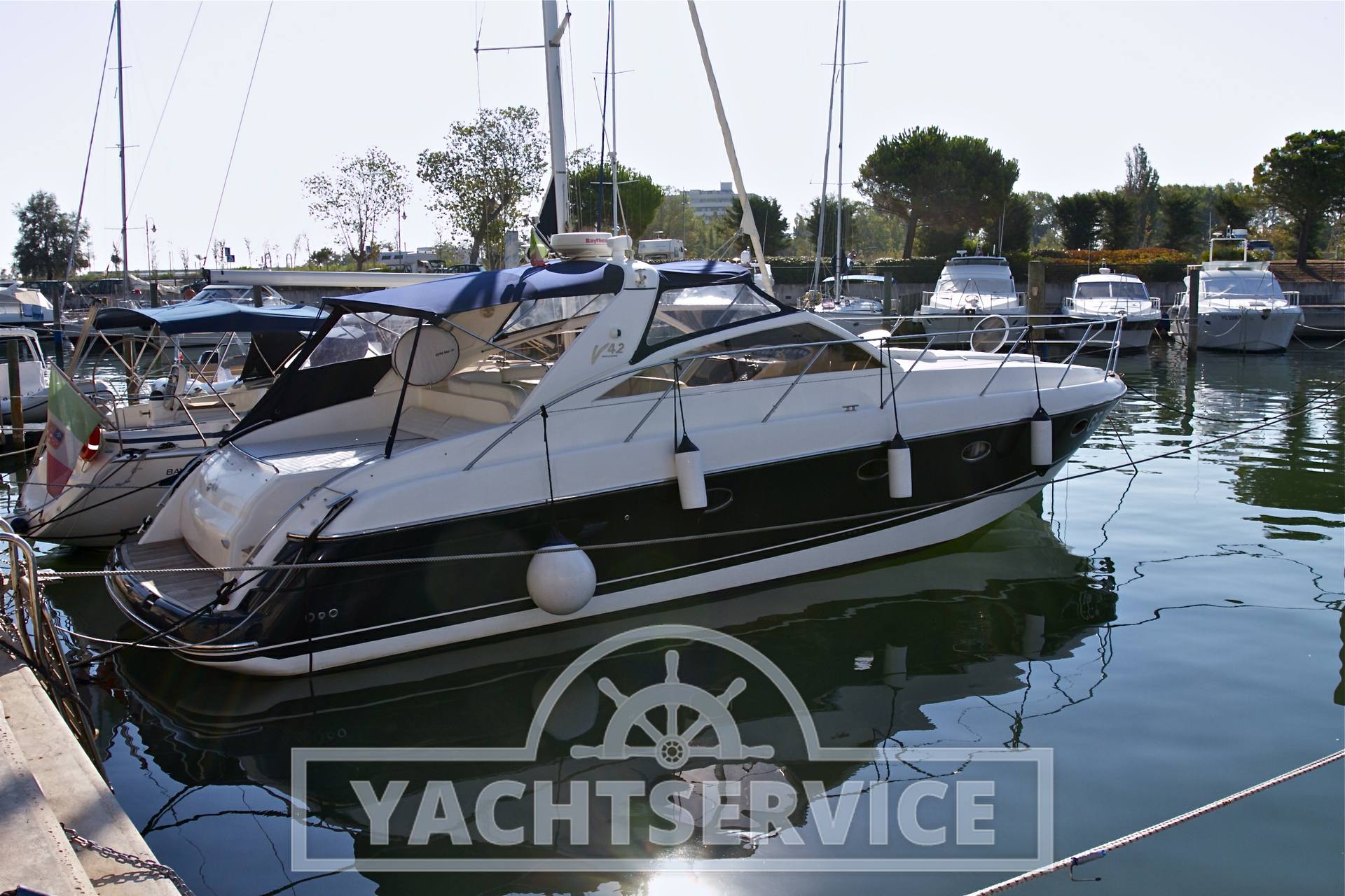 Princess V 42 - Photo Exterior 1