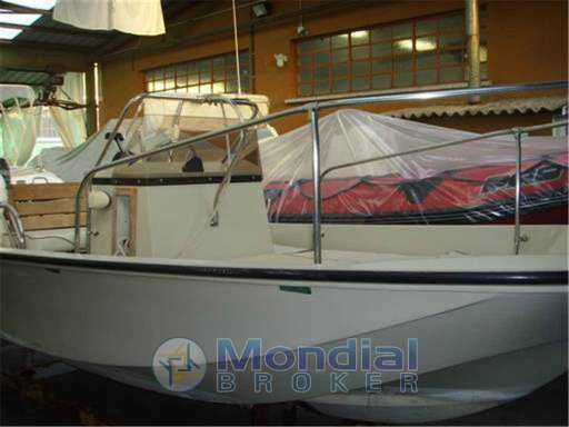 Boston Boston Whaler montauk 17