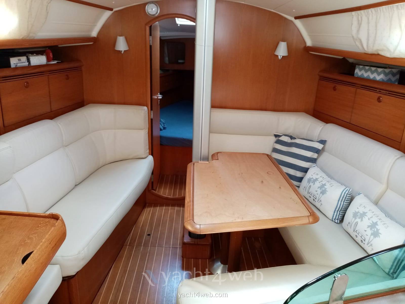 Jeanneau Sun fast 35 Inside