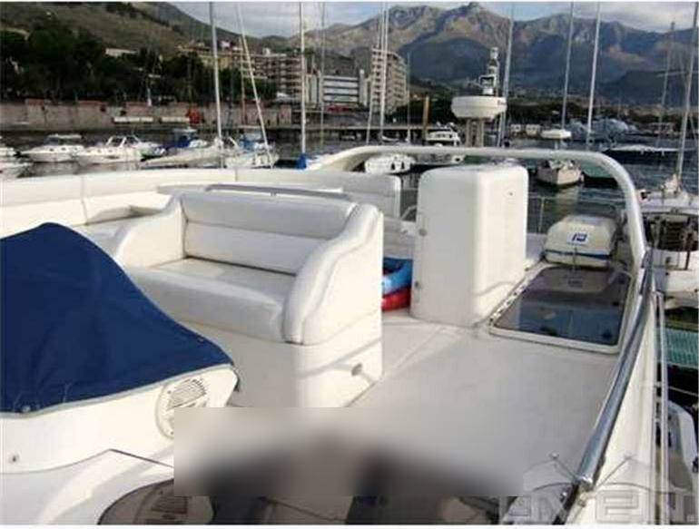 Rodman 56' Exterior: detalle