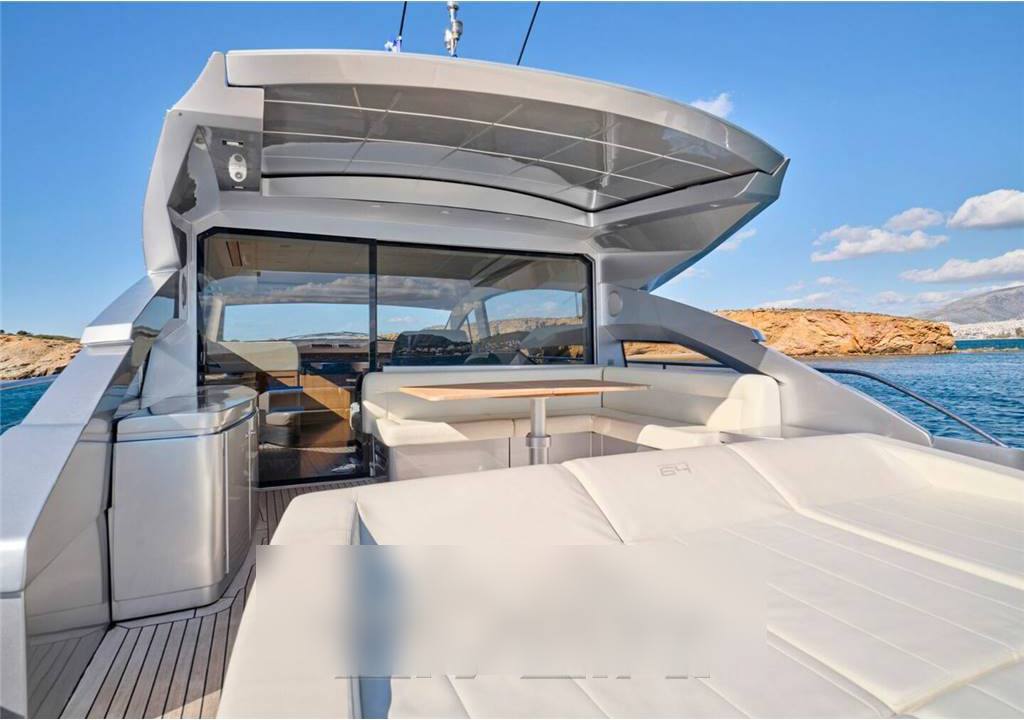 Pershing 64 Hard top 64 barco a motor