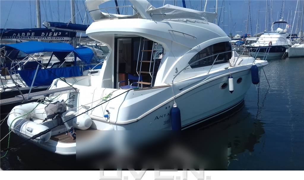 Beneteau Antares 36 fly Моторная лодка используется для продажи