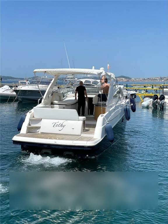 Rio yacht 36 art open Моторная лодка используется для продажи