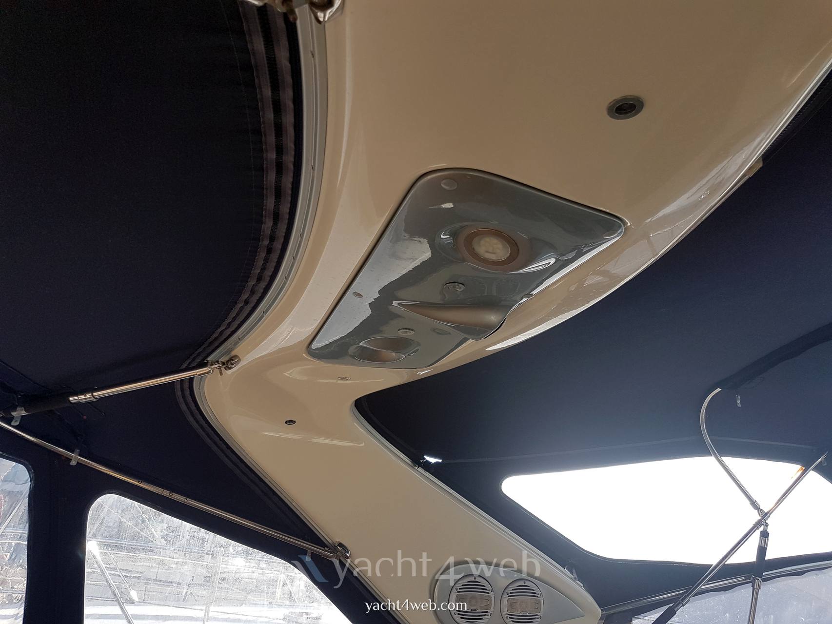 CRANCHI Zaffiro 36 Inside: detail