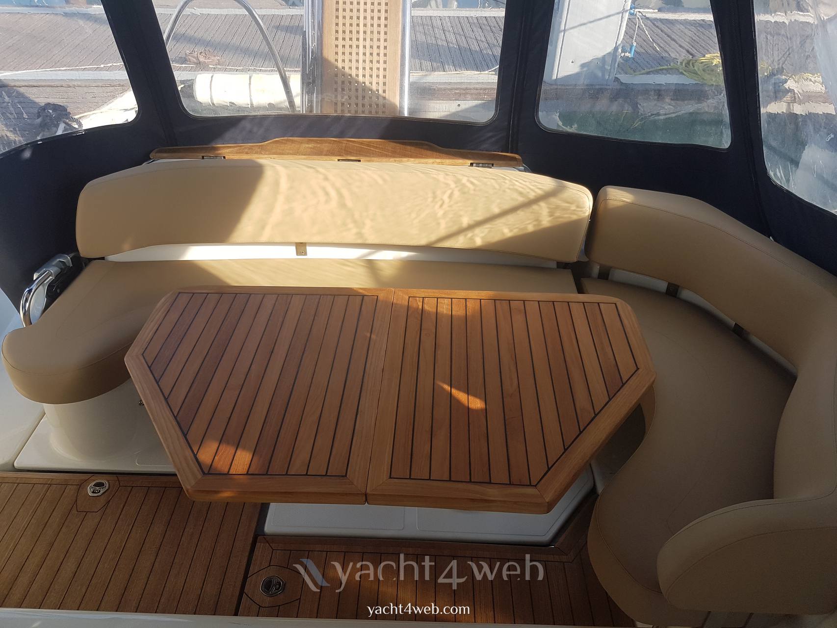 CRANCHI Zaffiro 36 Inside: detail