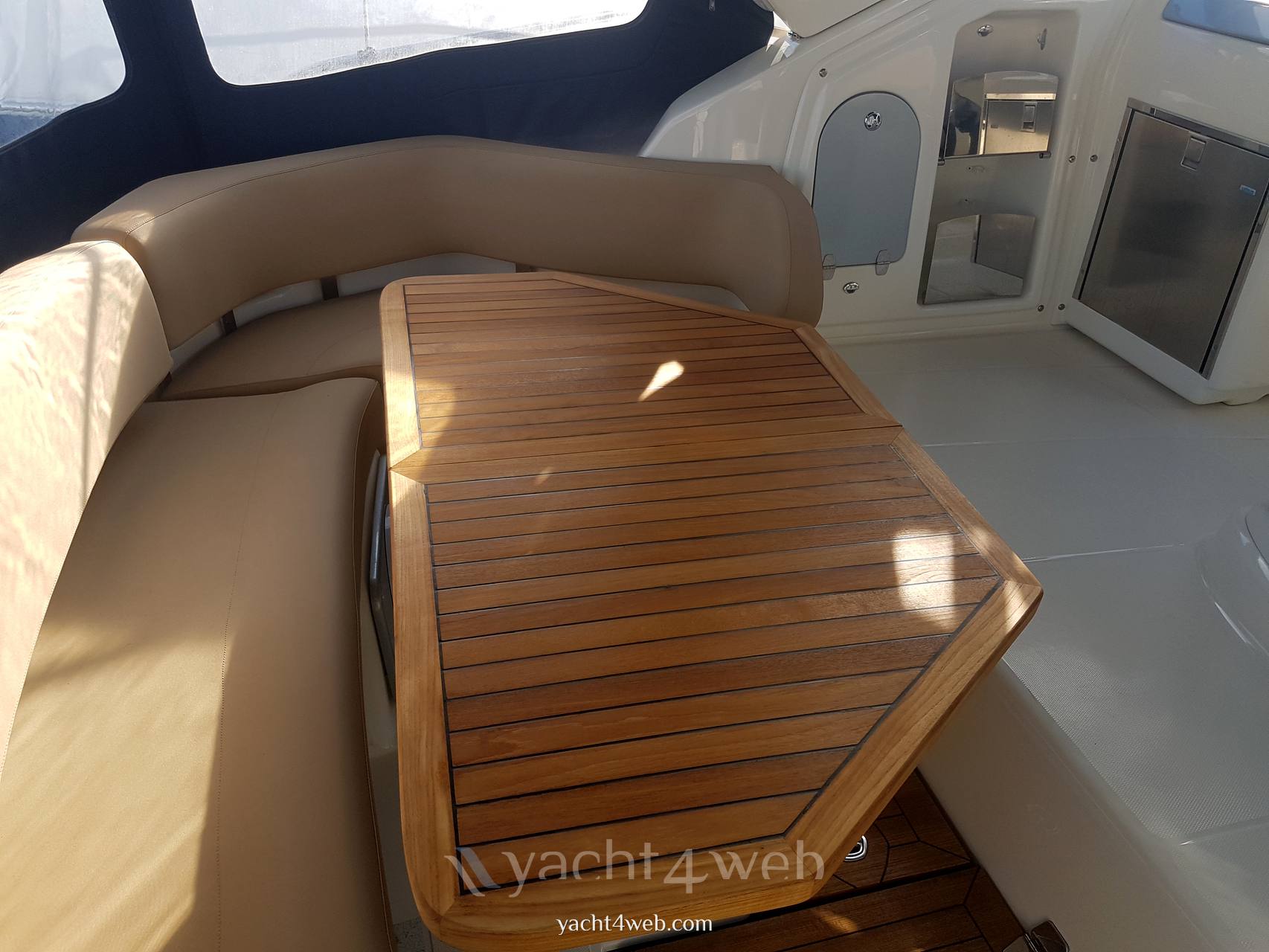 CRANCHI Zaffiro 36 Inside: detail