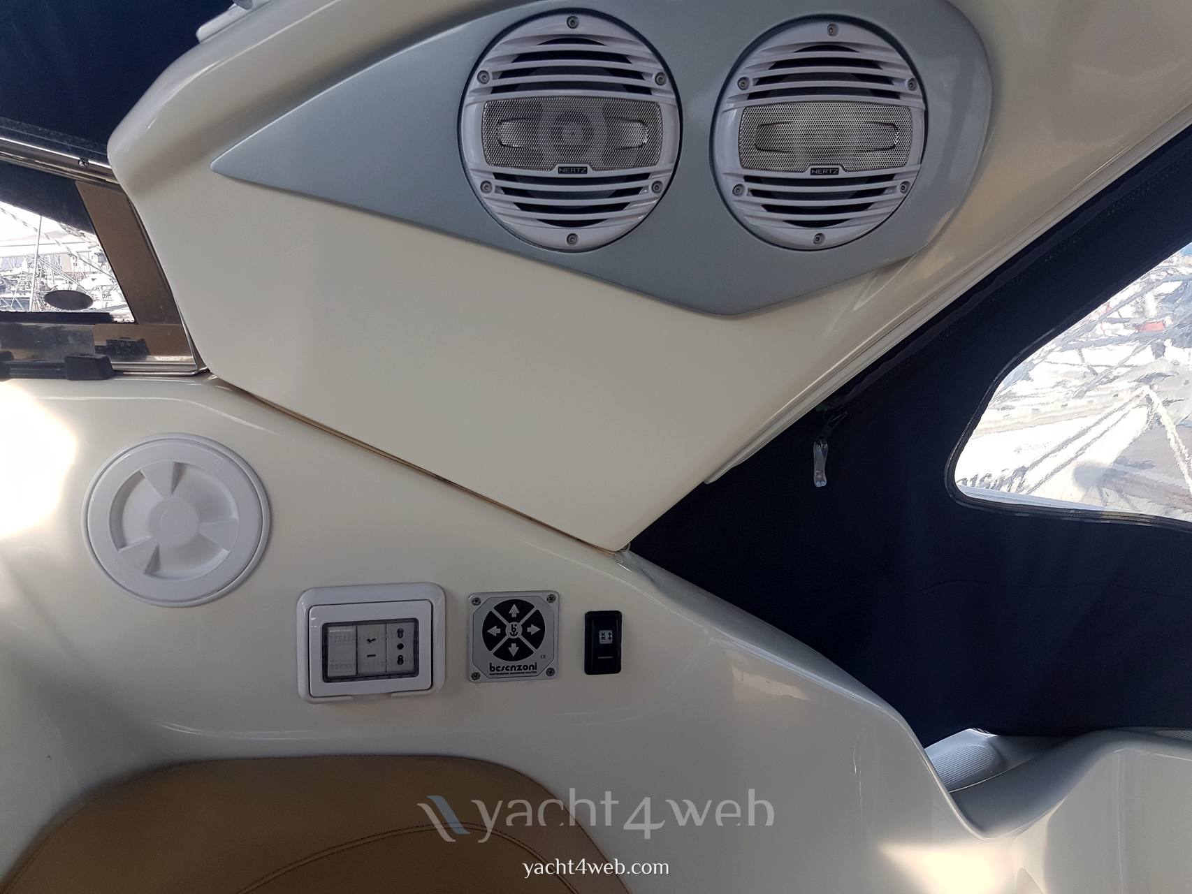 CRANCHI Zaffiro 36 Inside: detail