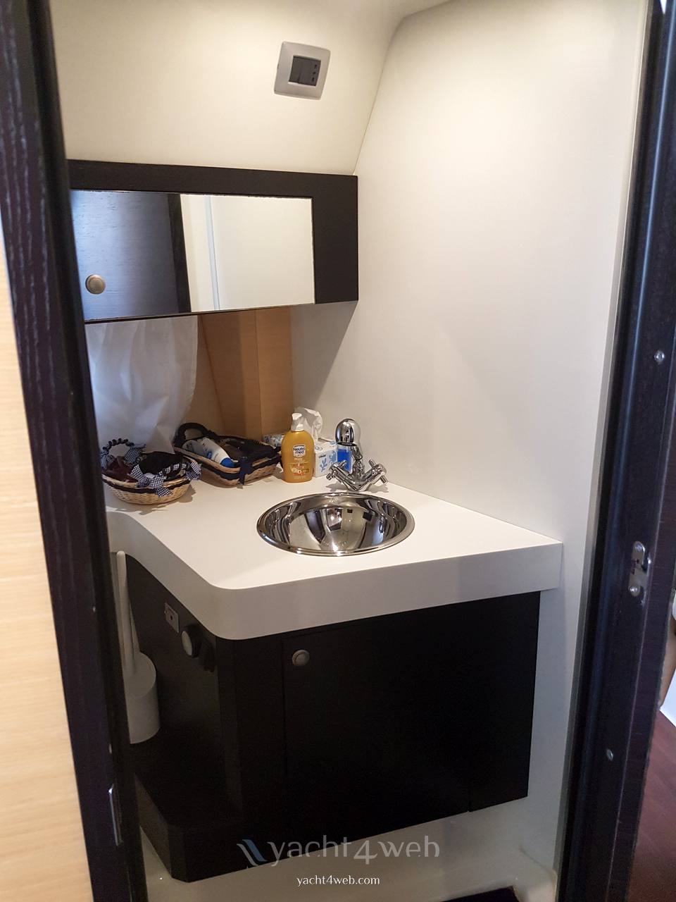 CRANCHI Zaffiro 36 Hygienic service