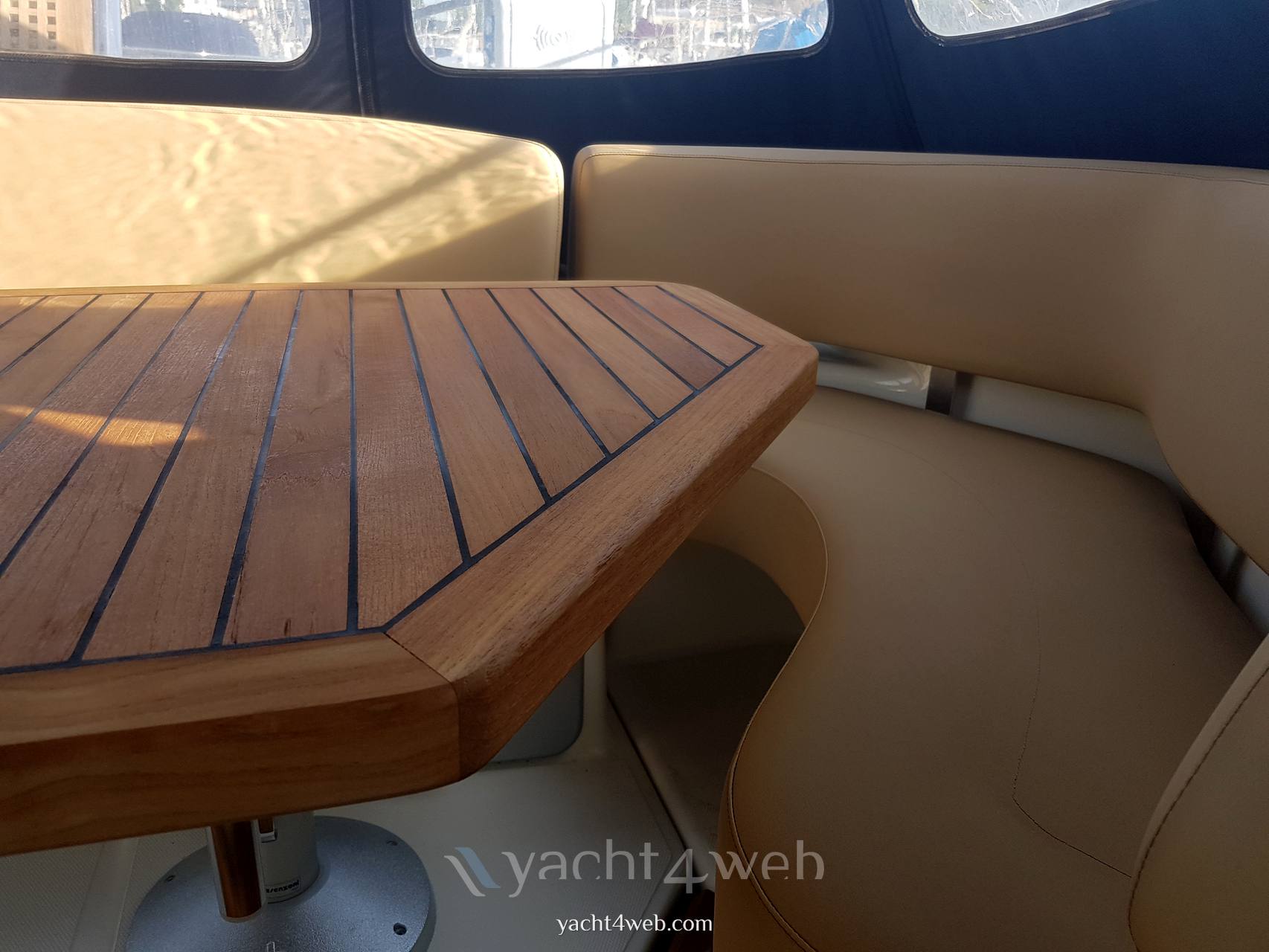 CRANCHI Zaffiro 36 Inside: detail