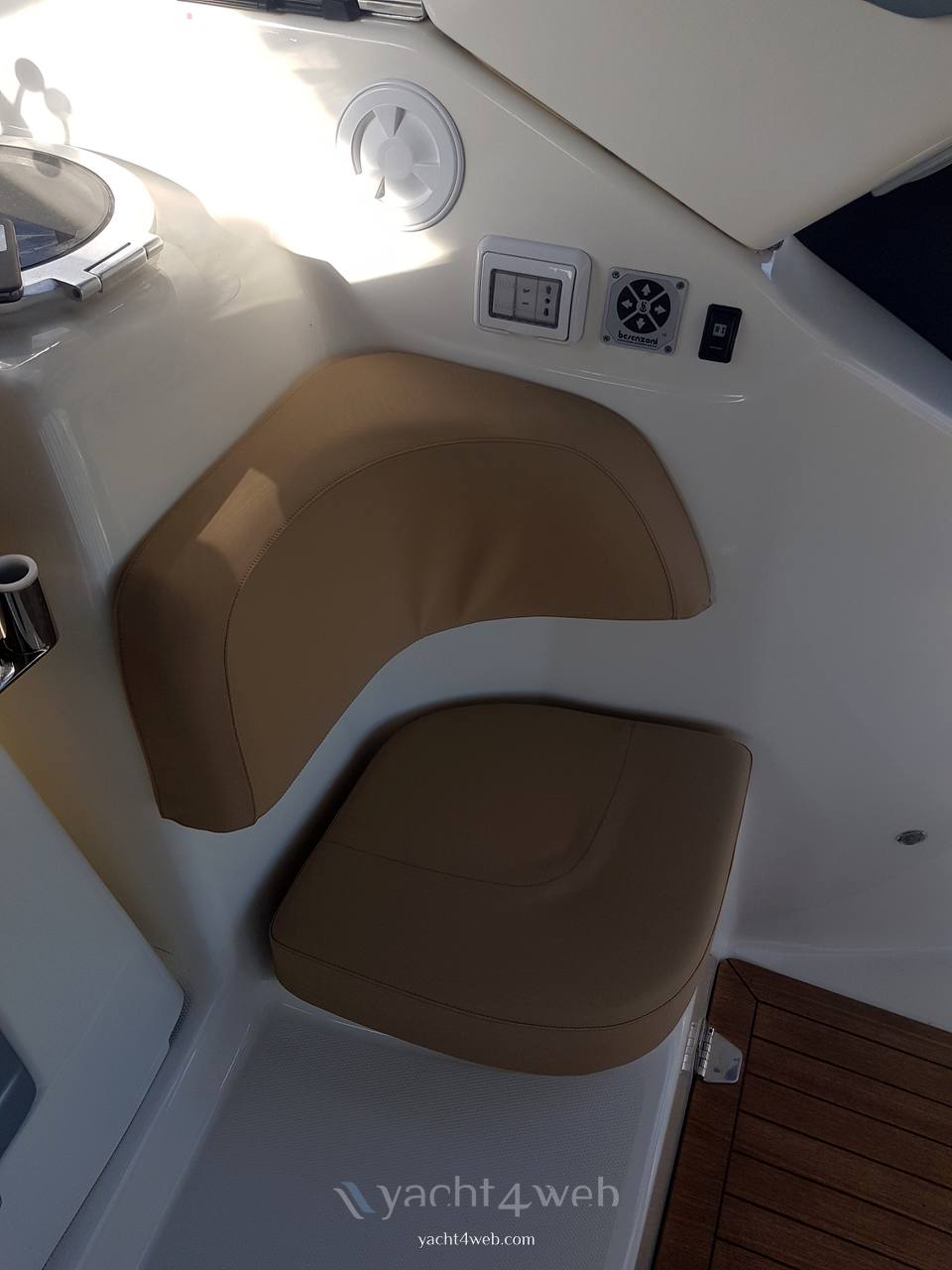 CRANCHI Zaffiro 36 Inside: detail