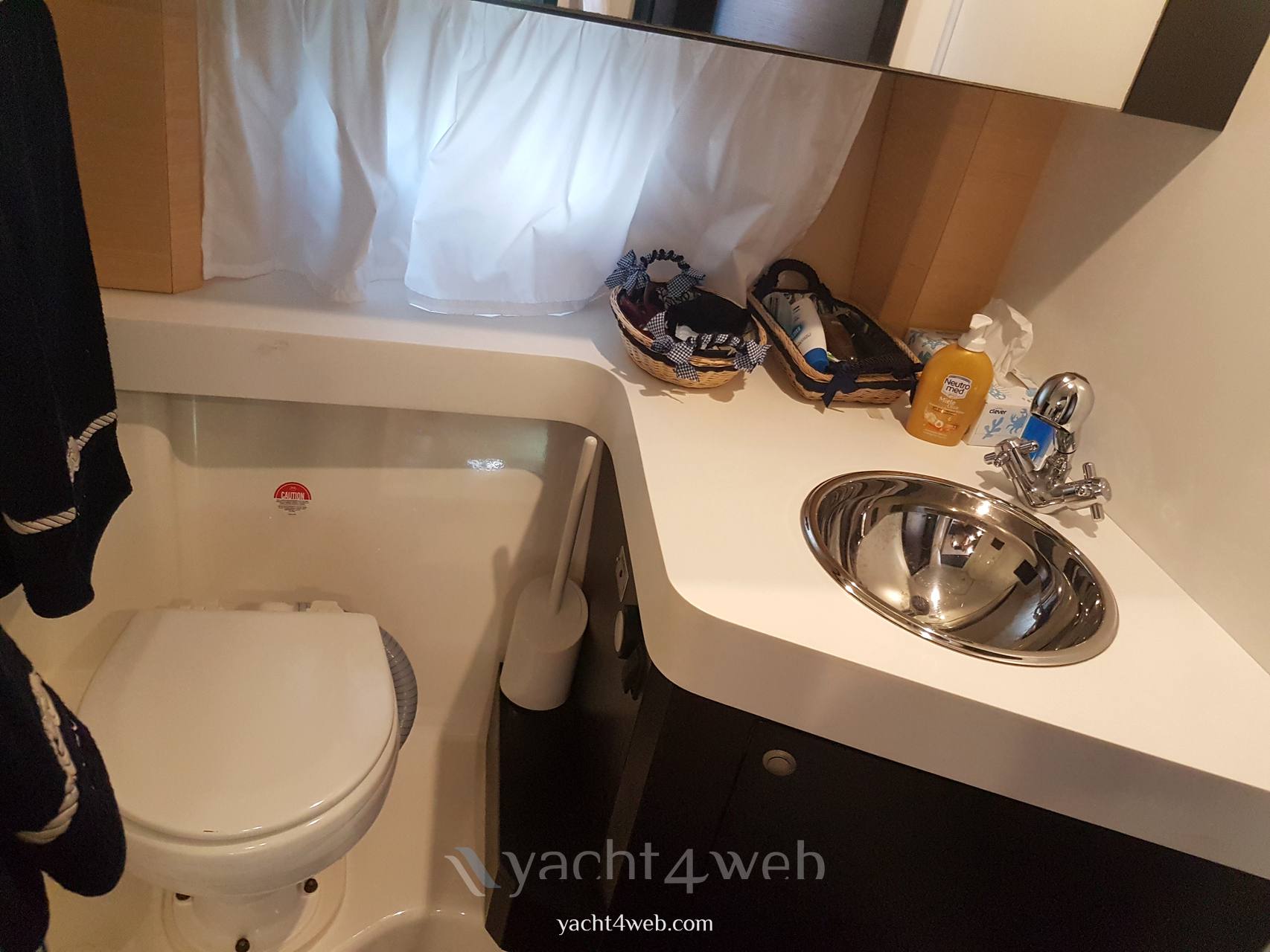 CRANCHI Zaffiro 36 Hygienic service