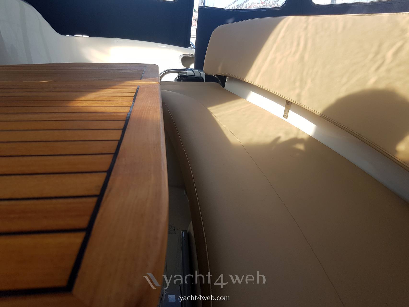 CRANCHI Zaffiro 36 Inside: detail