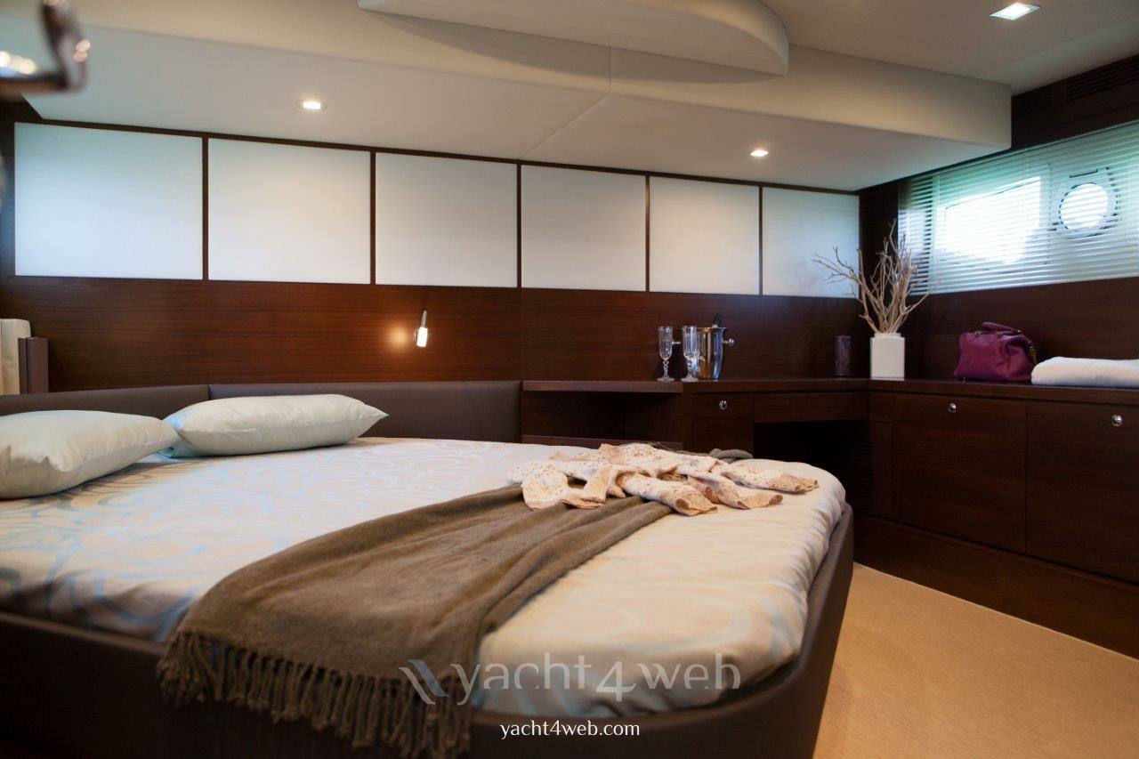 Queens yachts Queens 50 hard top new Inside