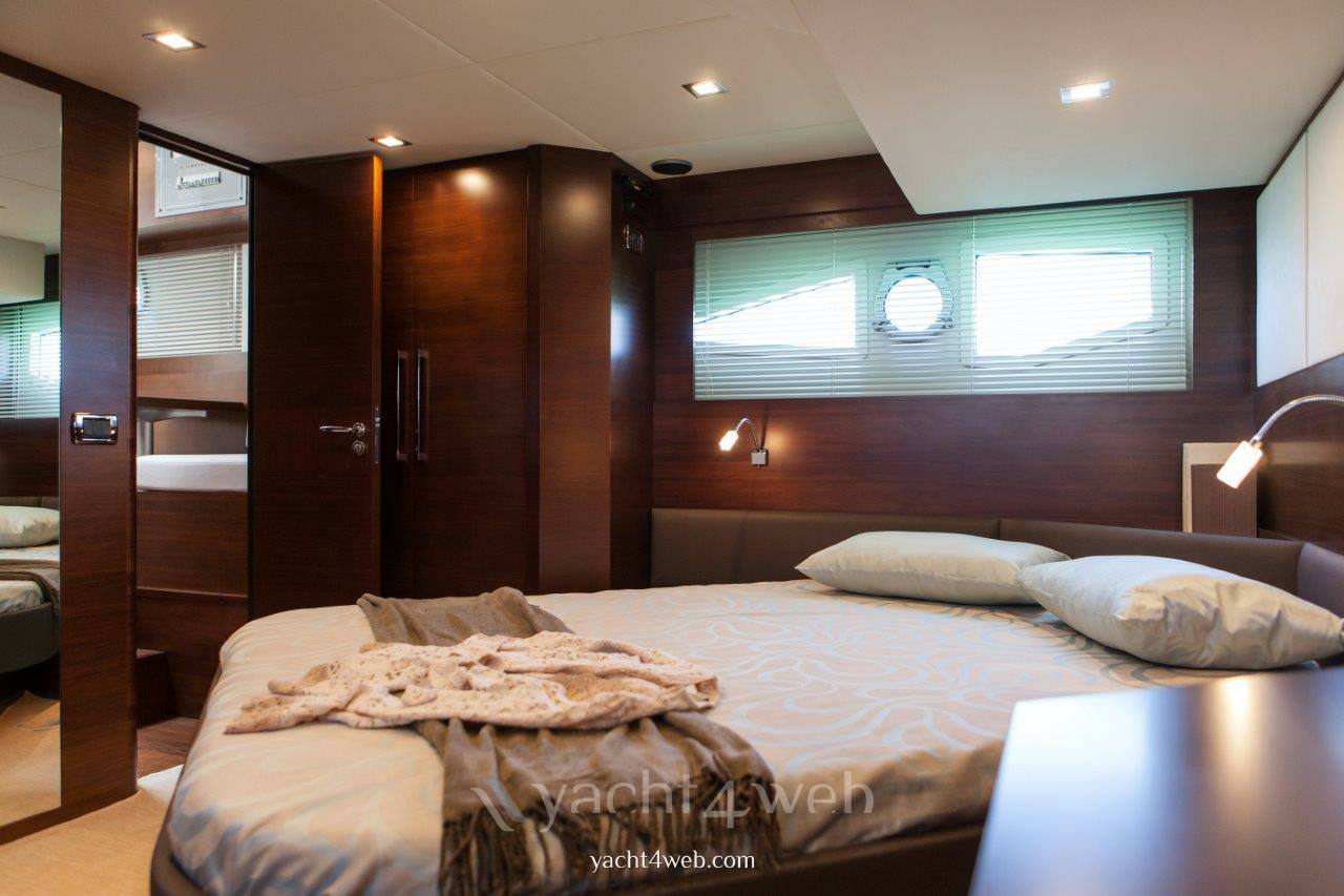 Queens yachts Queens 50 hard top new Inside