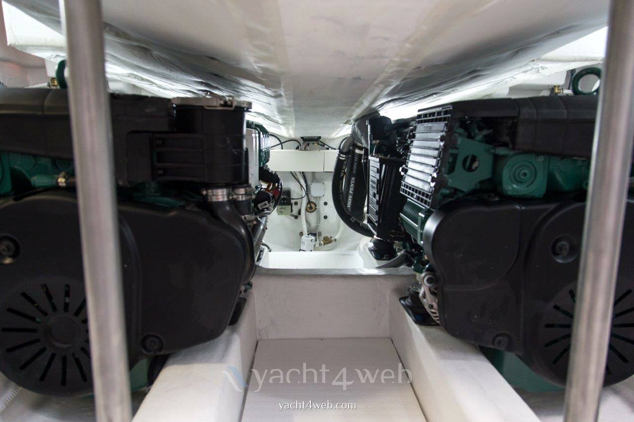 Queens yachts Queens 50 hard top new Engine