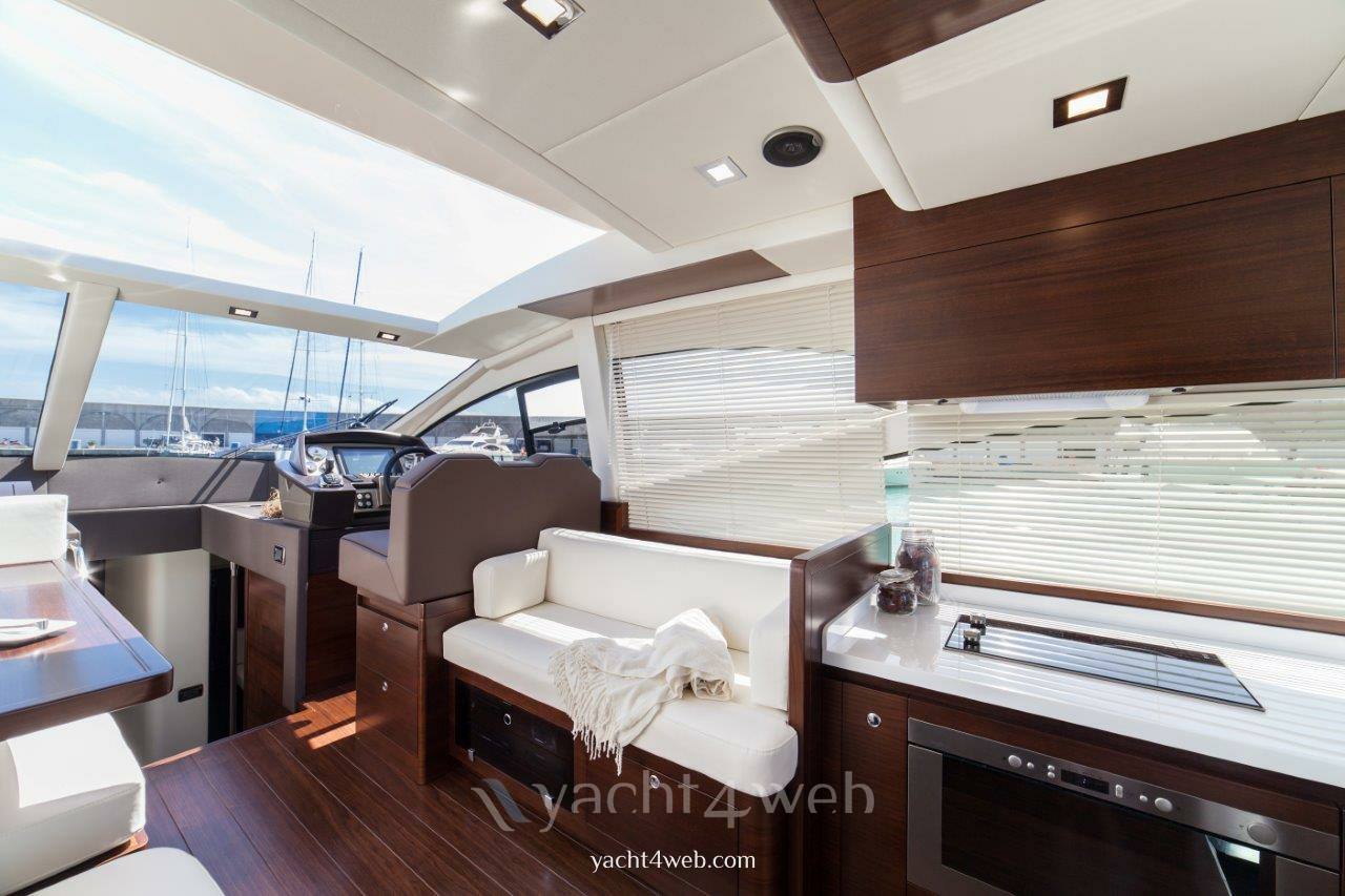 Queens yachts Queens 50 hard top new Inside