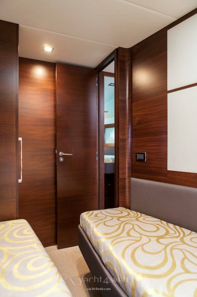 Queens yachts Queens 50 hard top new Inside