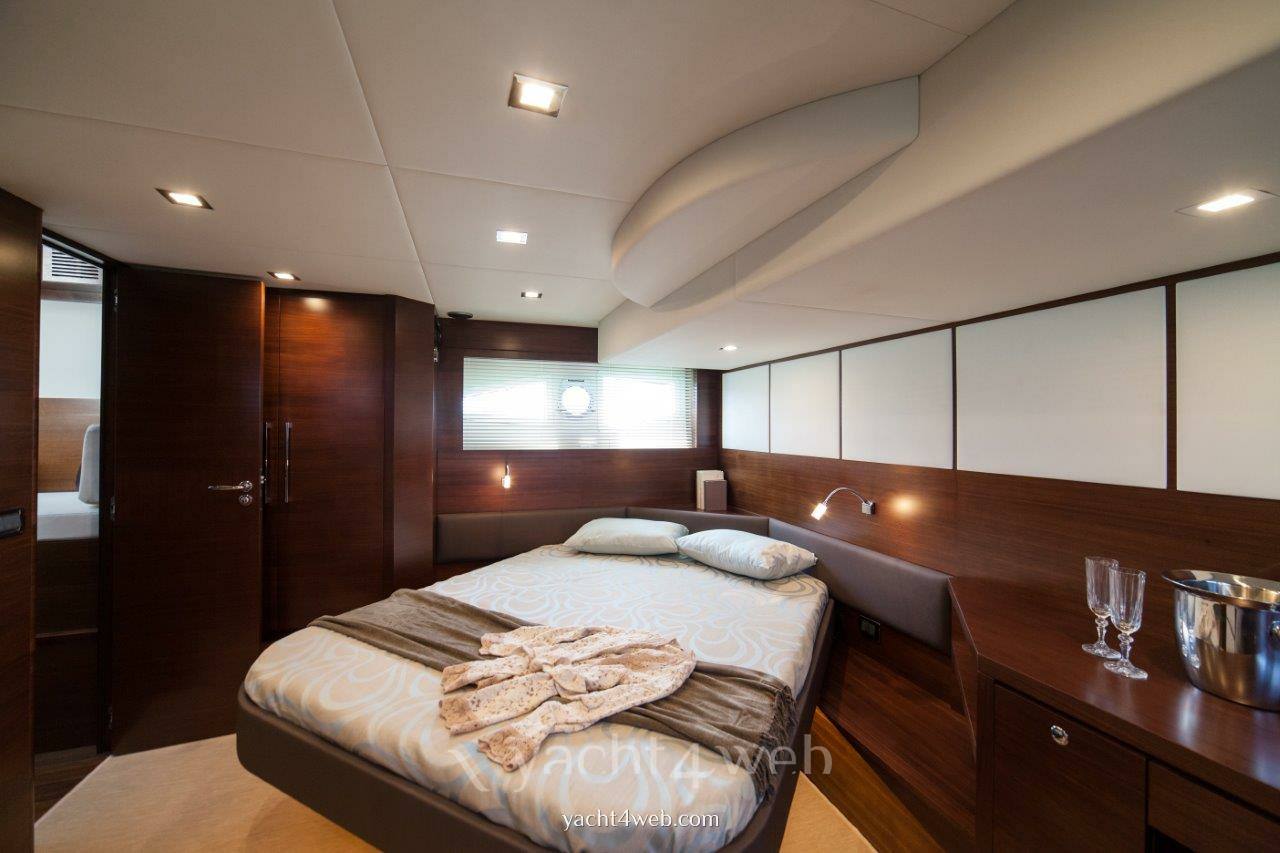 Queens yachts Queens 50 hard top new Inside
