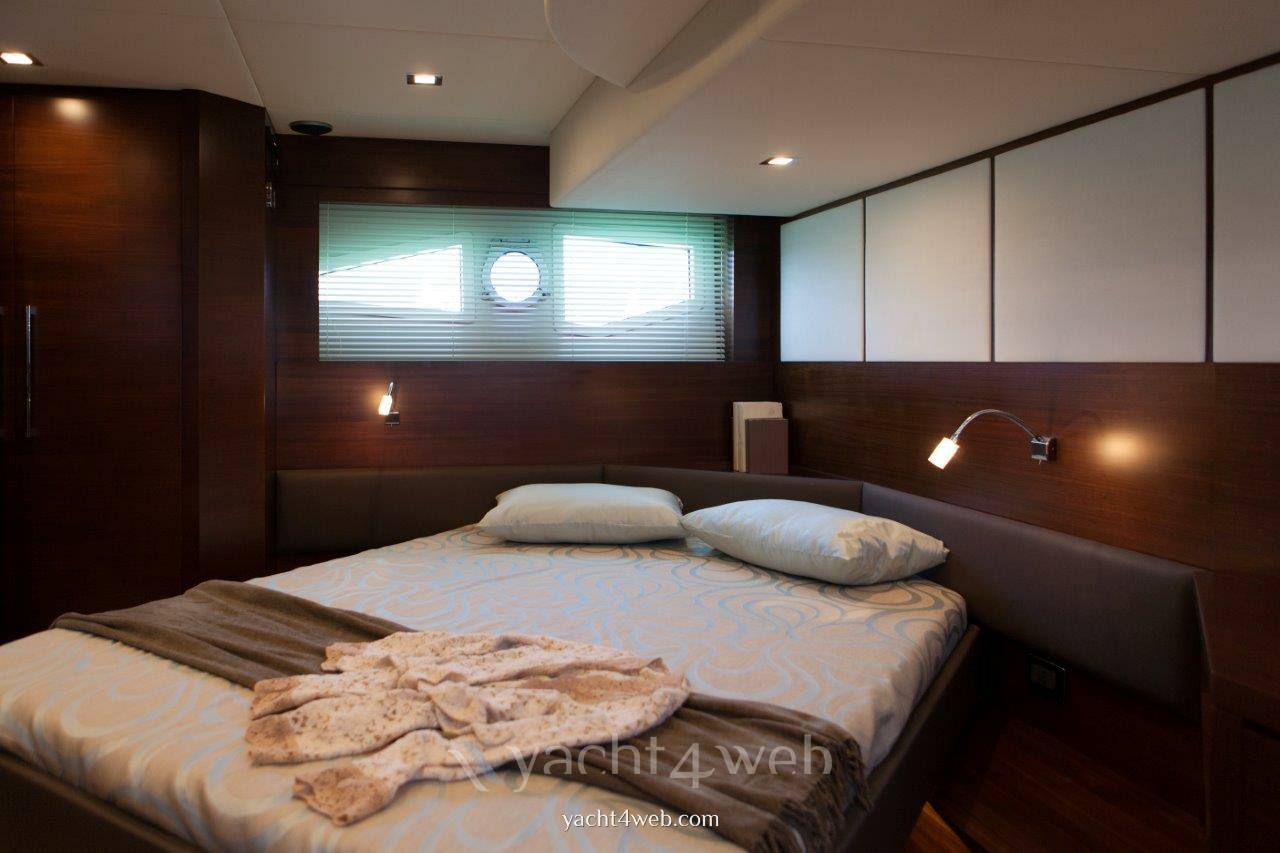 Queens yachts Queens 50 hard top new Inside