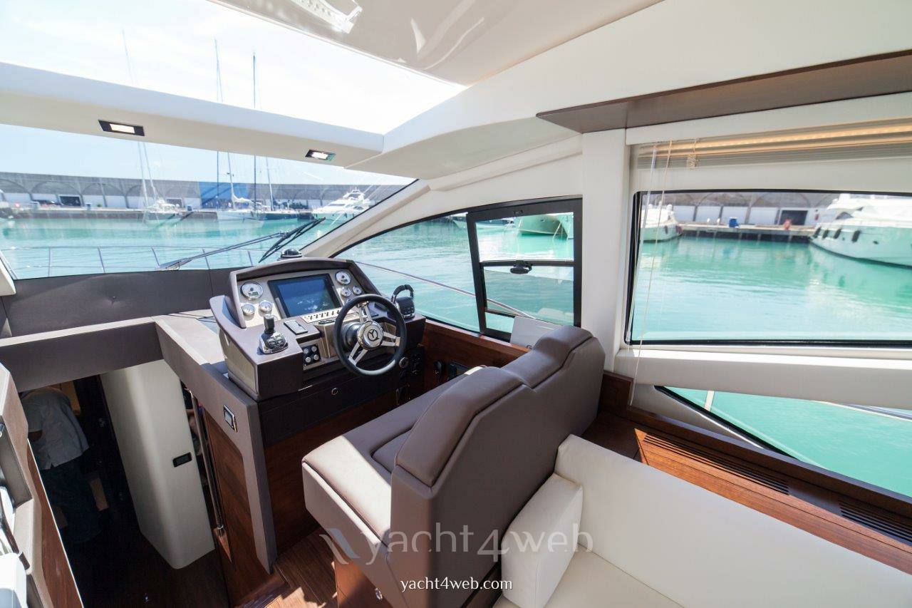 Queens yachts Queens 50 hard top new Inside