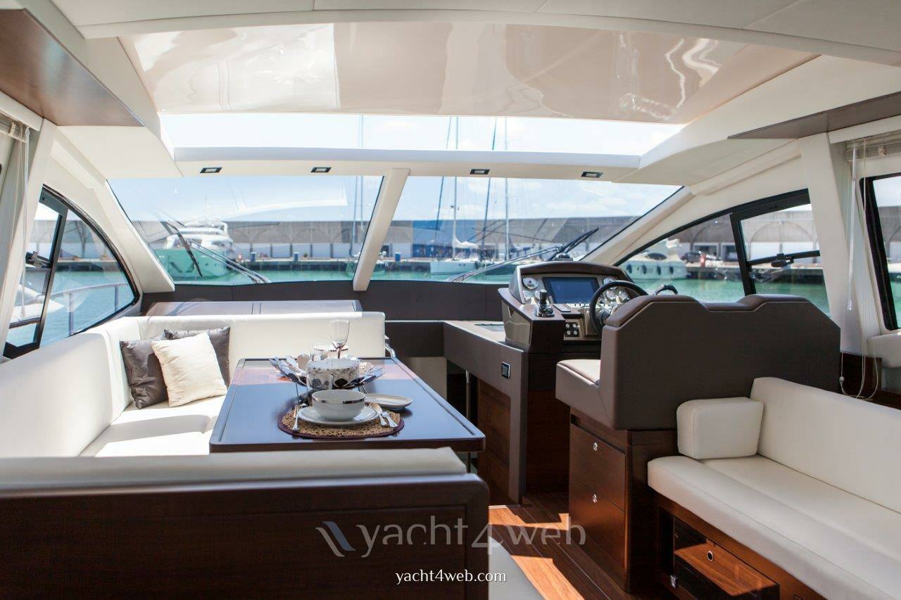 Queens yachts Queens 50 hard top new Inside
