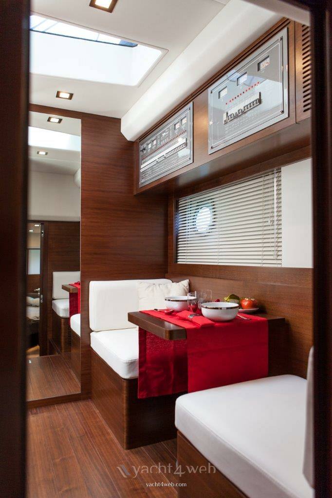 Queens yachts Queens 50 hard top new Inside