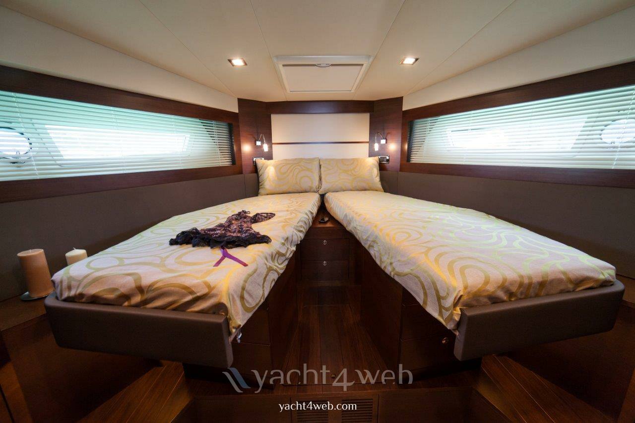 Queens yachts Queens 50 hard top new Inside