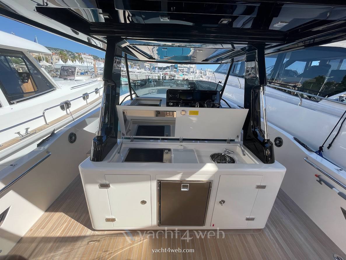 Cayman yachts 400 walk around