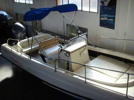 Boston whaler Boston whaler Outrage 21