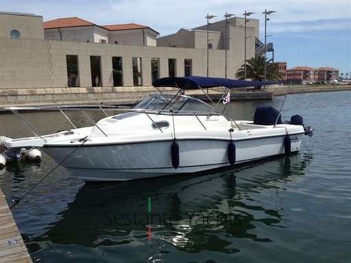 Boston Whaler Boston Whaler 235 Conquest