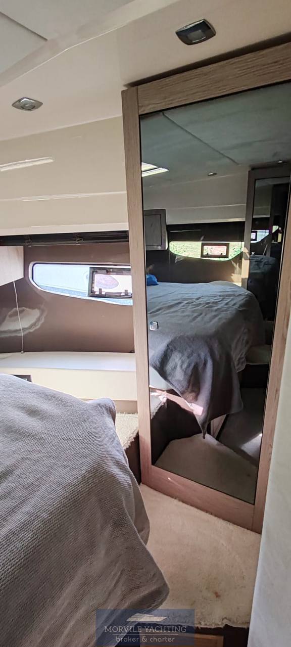 Sessa marine F42 flybridge