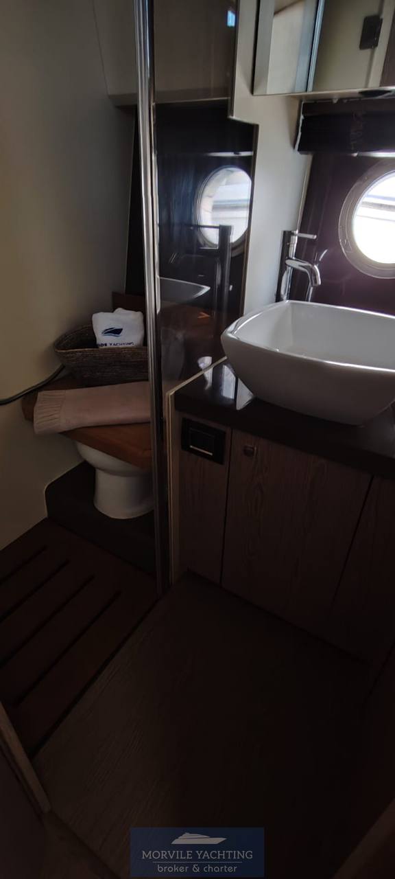 Sessa marine F42 flybridge
