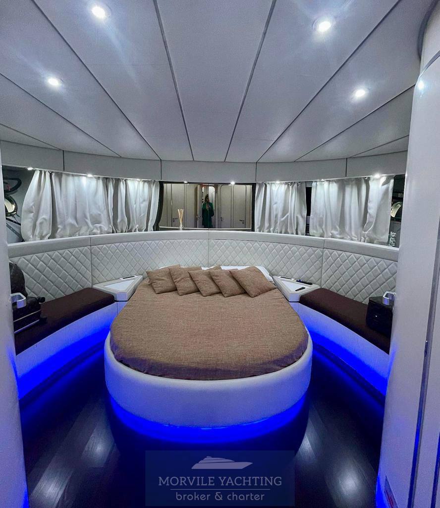 Overmarine Mangusta 65 Express Cruiser