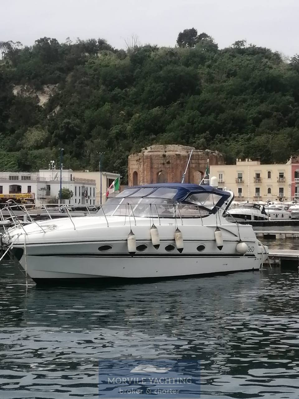 Innovazione e Progetti Mira 37 Motor boat charter