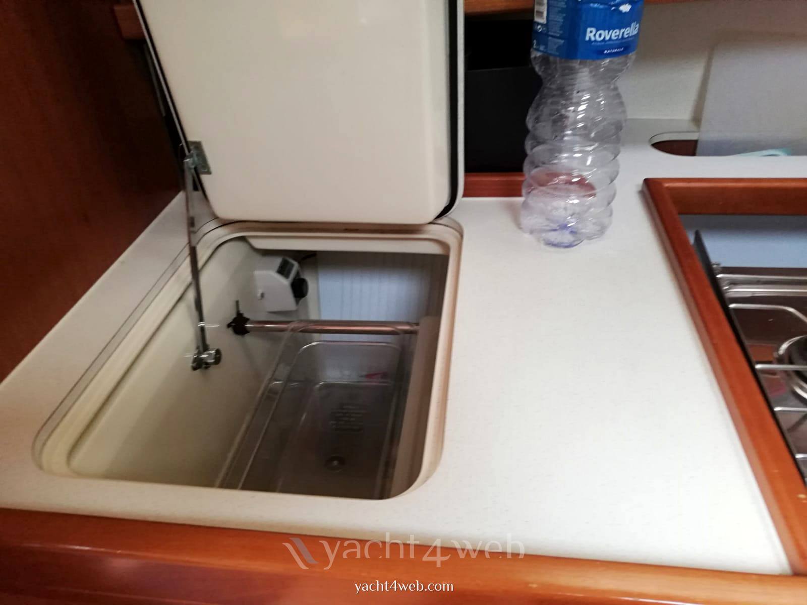 Dufour Yachts 385 grand large Inside: detail