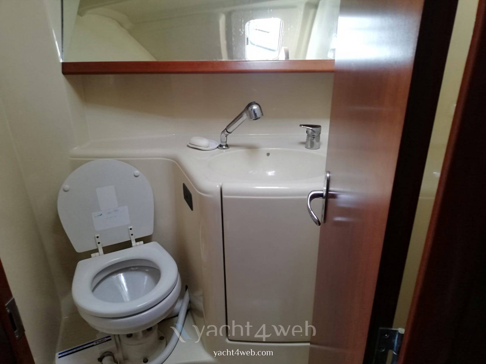 Dufour Yachts 385 grand large Hygienic service