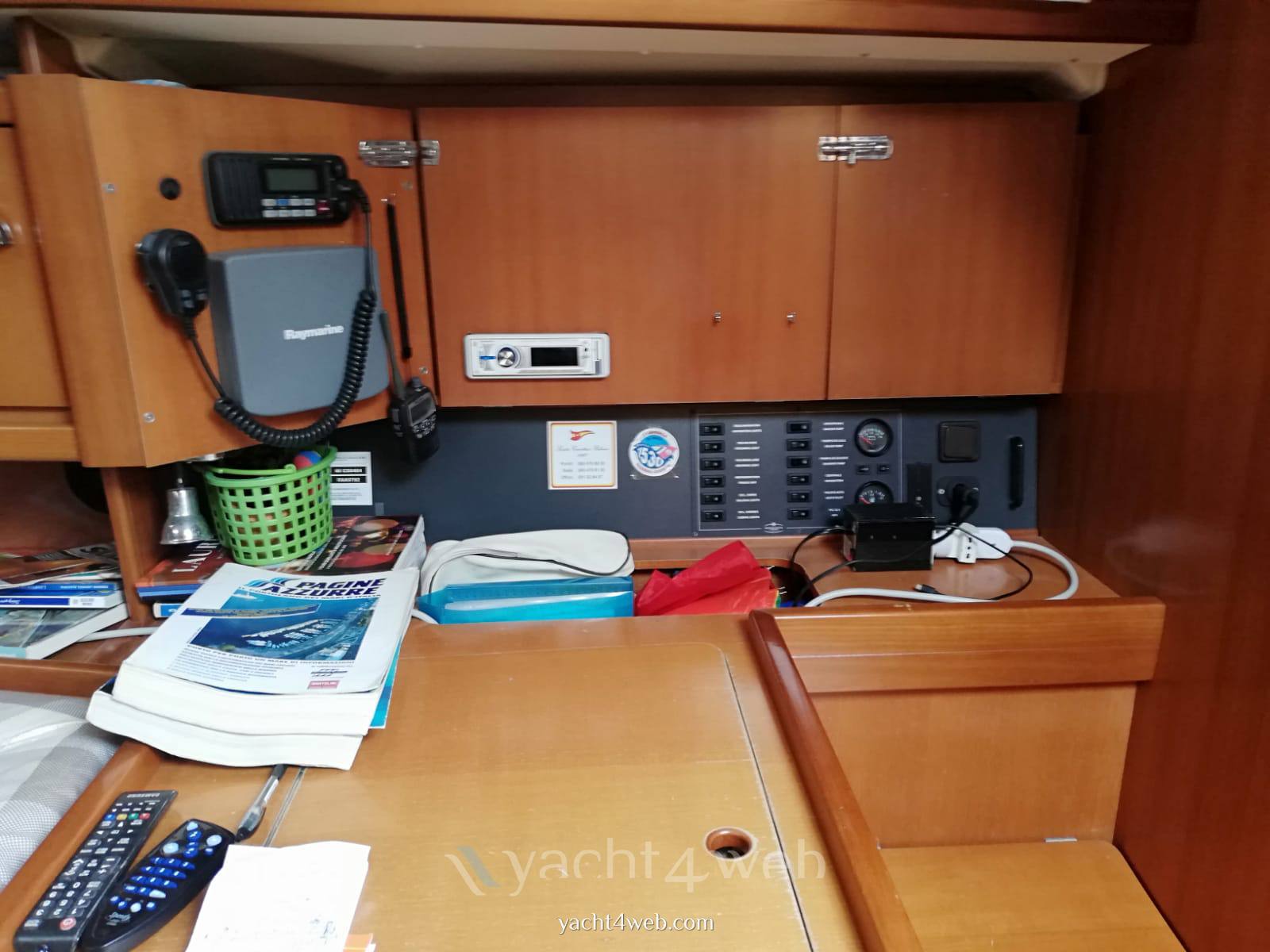 Dufour Yachts 385 grand large Inside