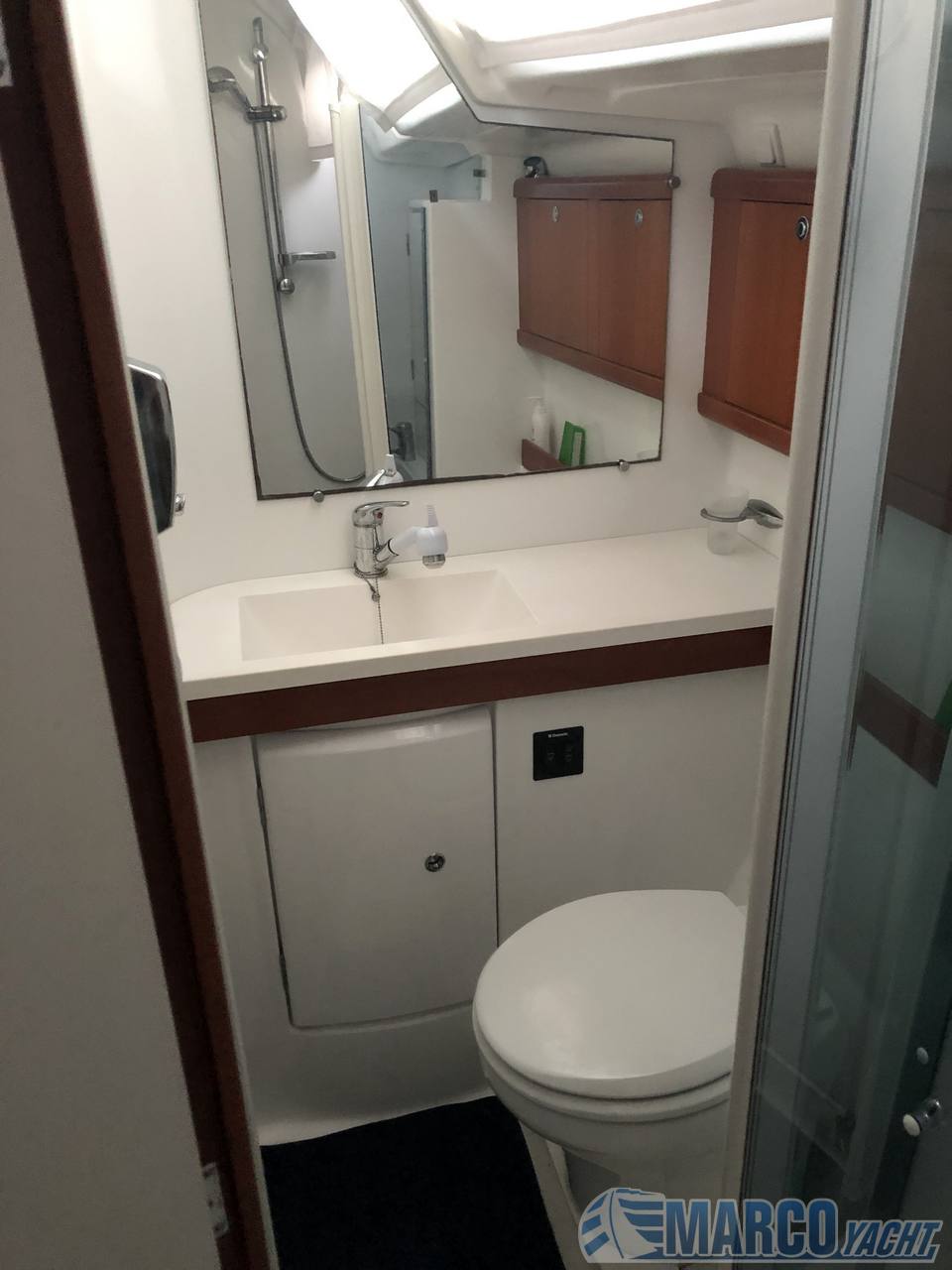 BENETEAU Oceanis 50 Hygienic service
