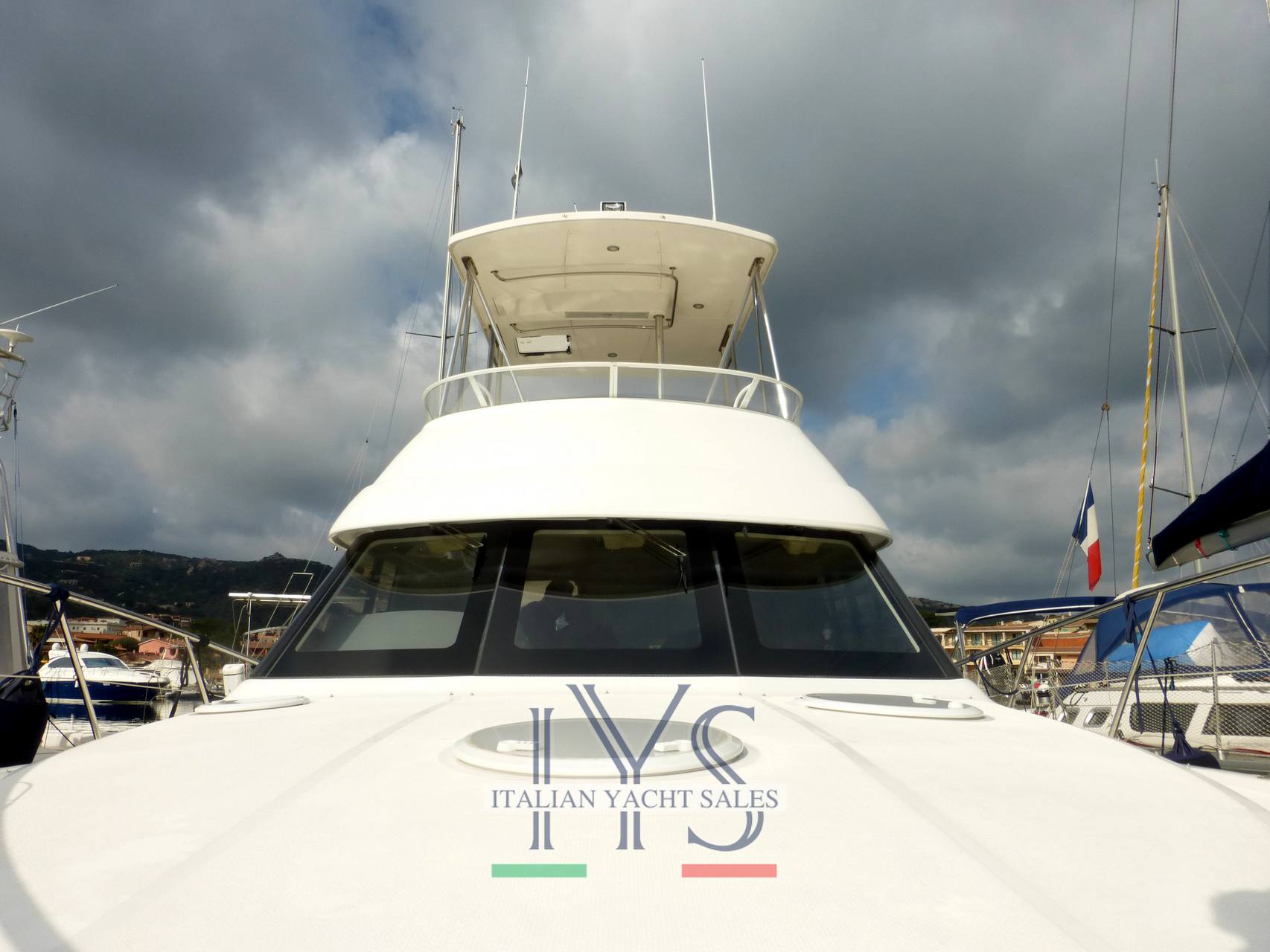 Riviera 38 t- top fly Motor boat used for sale