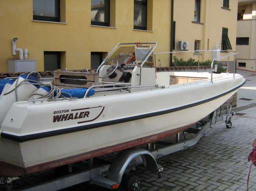 Boston whaler Boston whaler 18 outrage