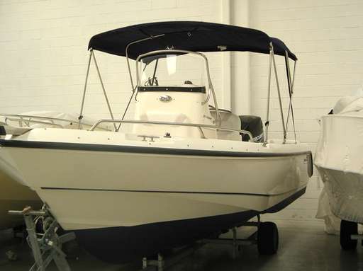 Boston whaler Boston whaler 210 outrage