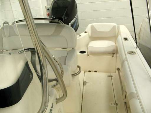 Boston whaler Boston whaler 210 outrage