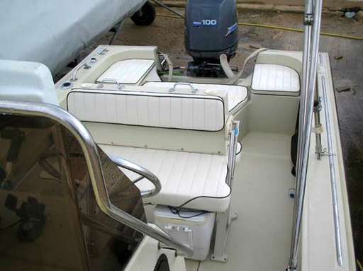 Boston whaler Boston whaler Outrage 17