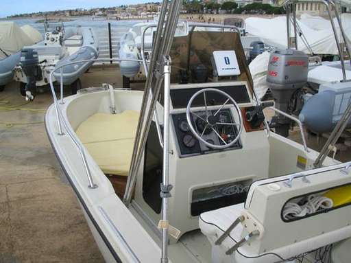 Boston whaler Boston whaler Outrage 17