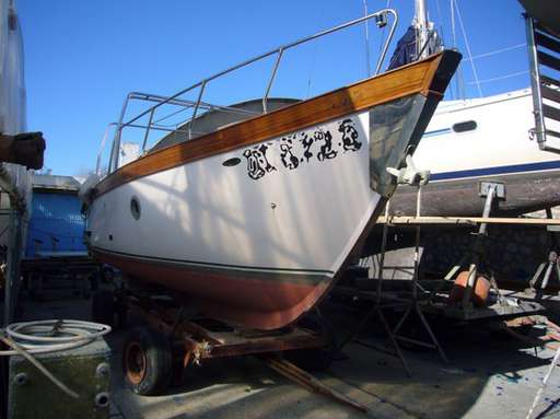 Cantieri di baia Cantieri di baia Gozzo cabinato pascia