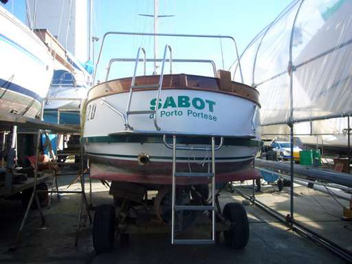 Cantieri di baia Cantieri di baia Gozzo cabinato pascia