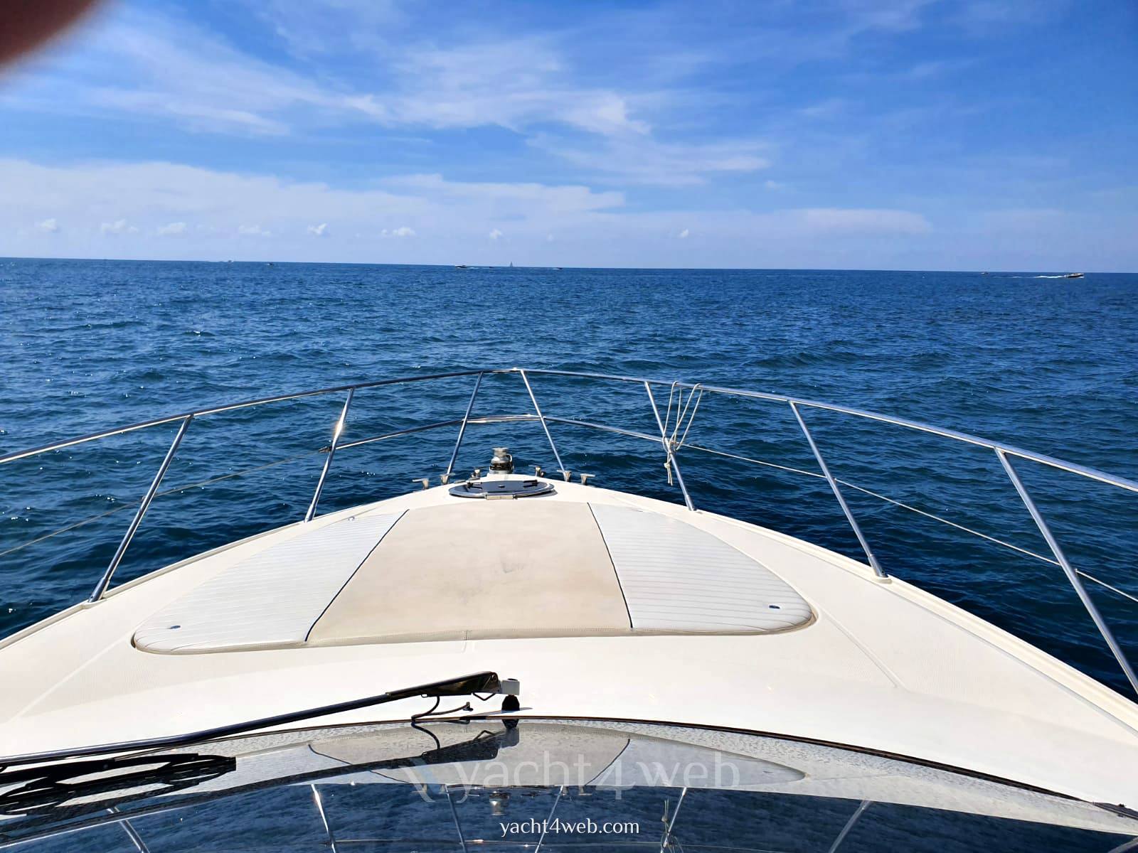 Cantieri di Sarnico 43 spider Exterior: detail
