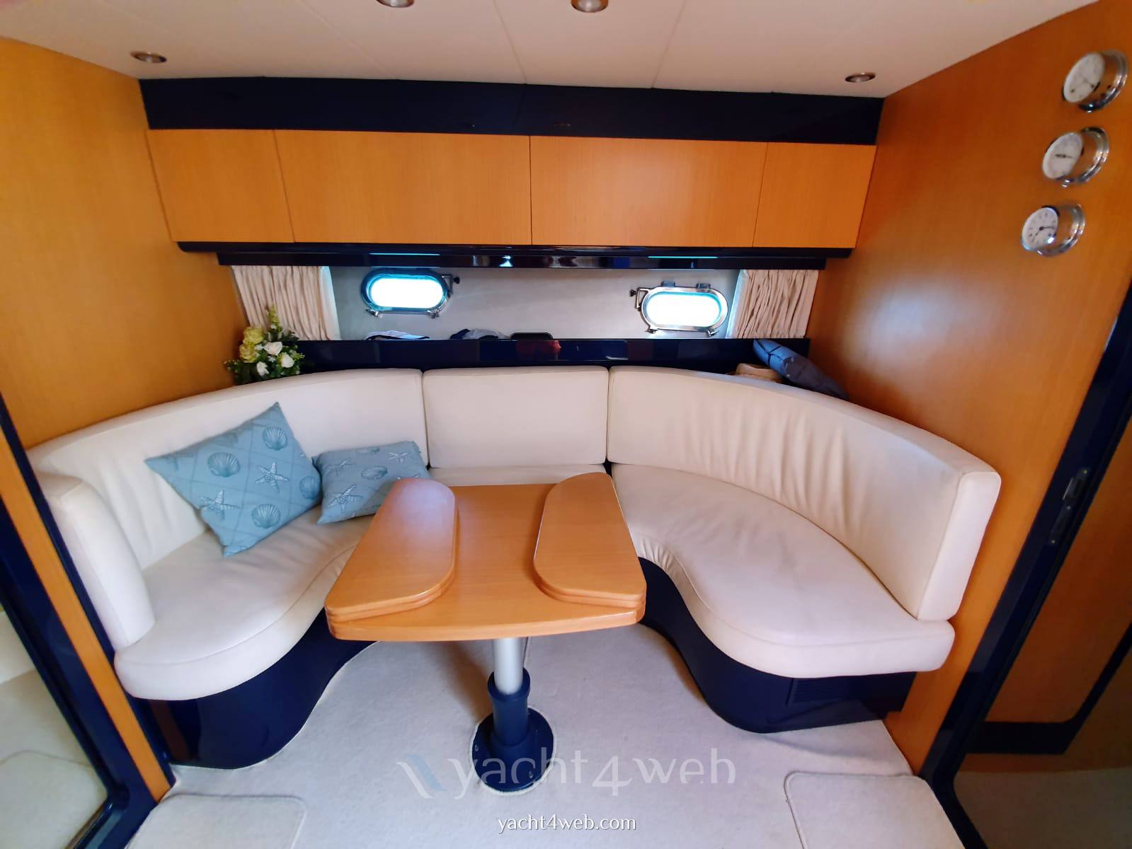 Cantieri di Sarnico 43 spider Inside