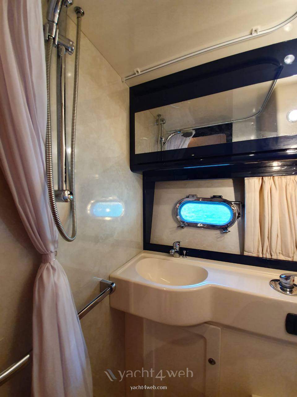 Cantieri di Sarnico 43 spider Hygienic service